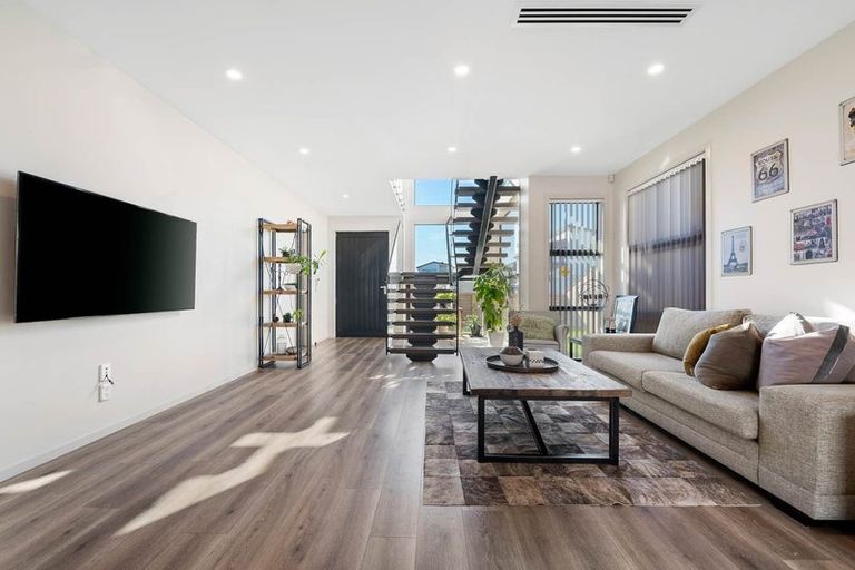 Photo of property in 13 Toanui Road, Hobsonville, Auckland, 0616