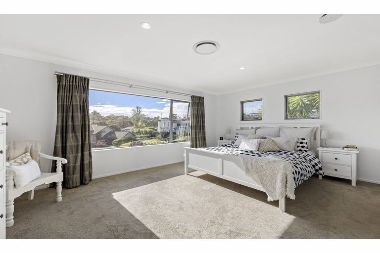 Photo of property in 14 Witton Place, Schnapper Rock, Auckland, 0632