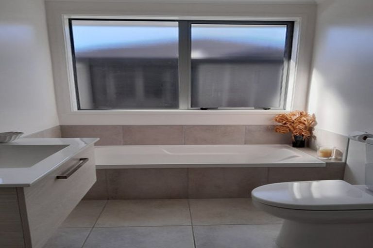 Photo of property in 8 Simms Close, Pyes Pa, Tauranga, 3112