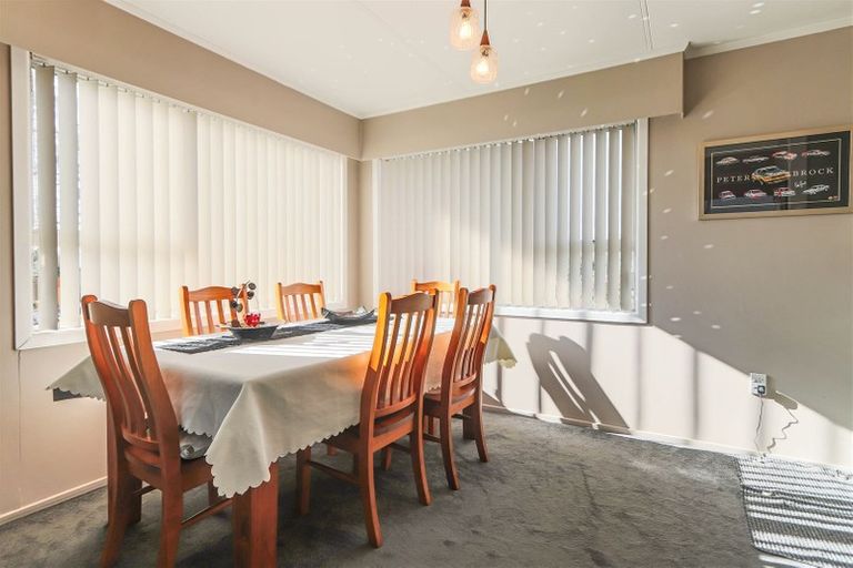 Photo of property in 5 Kowhai Street, Inglewood, 4330