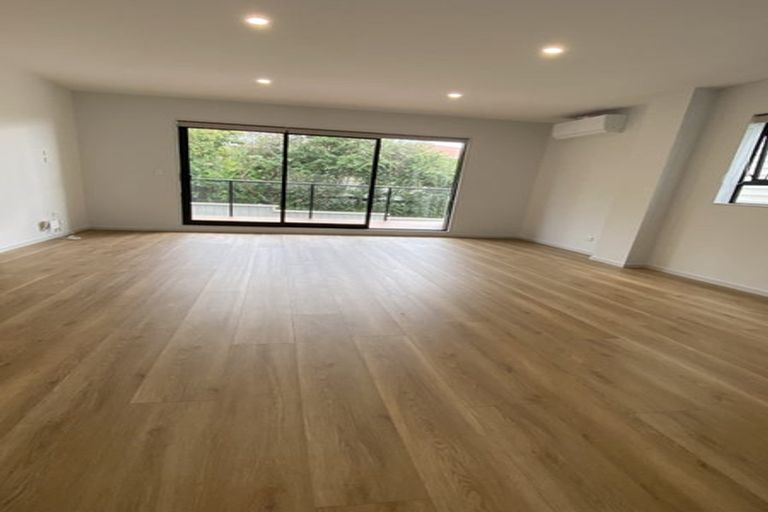 Photo of property in 32c Potter Avenue, Northcote, Auckland, 0627