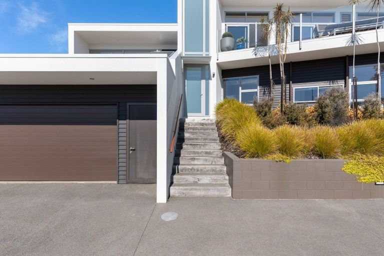 Photo of property in 1 Saint Remy Lane, Redcliffs, Christchurch, 8081