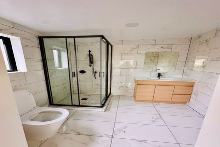 Photo of property in 60 Tiriwa Drive, Massey, Auckland, 0614