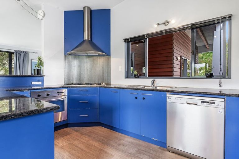 Photo of property in 9 Ginders Drive, Massey, Auckland, 0614