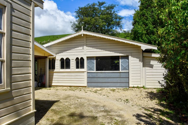 Photo of property in 1394 Opaki Kaiparoro Road, Mauriceville, Masterton, 5882