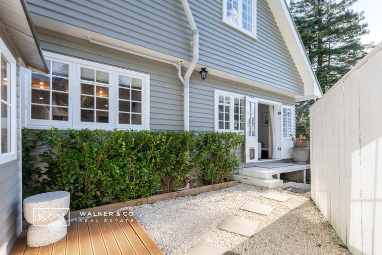 Photo of property in 4 Elmslie Road, Pinehaven, Upper Hutt, 5019