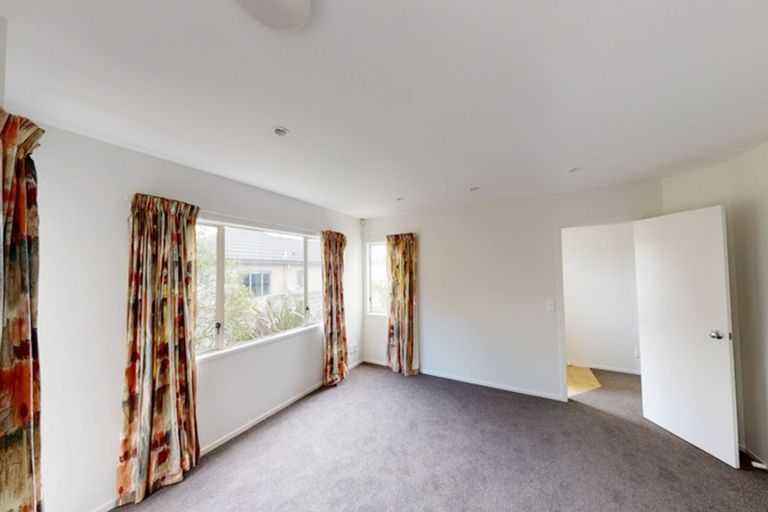 Photo of property in 74 Dress Circle, Newlands, Wellington, 6037