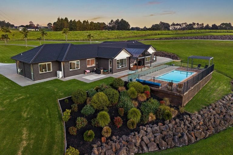 Photo of property in 135 Nixon Road, Taupaki, Henderson, 0782
