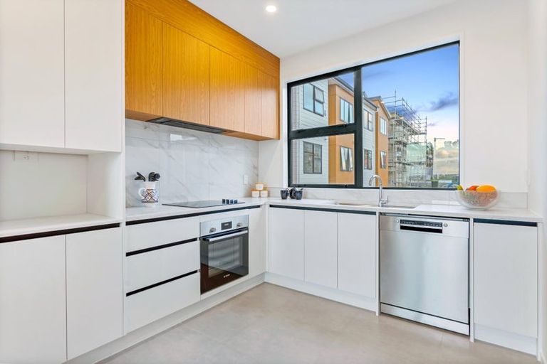 Photo of property in 8/28 Lavelle Road, Henderson, Auckland, 0612