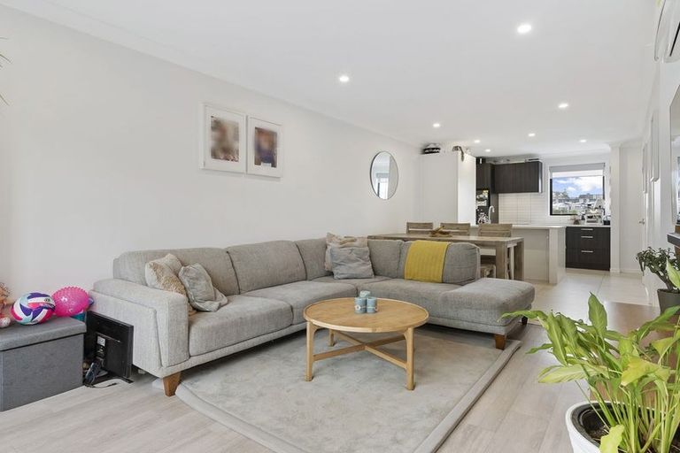 Photo of property in 49 Koura Drive, Red Beach, 0932