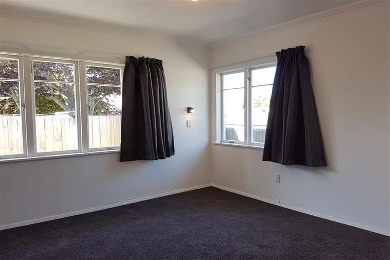Photo of property in 330 Tremaine Avenue, Takaro, Palmerston North, 4412