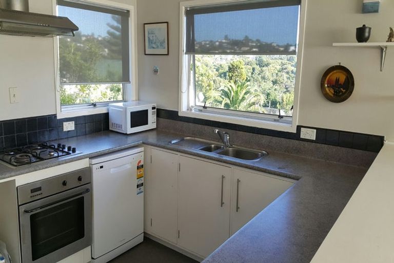 Photo of property in 2/16 Shanaway Rise, Hillcrest, Auckland, 0627