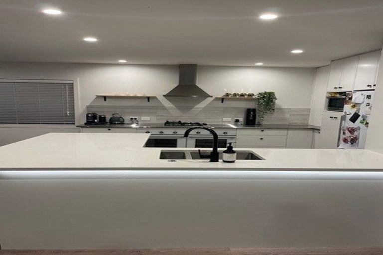 Photo of property in 11d Langana Avenue, Browns Bay, Auckland, 0630