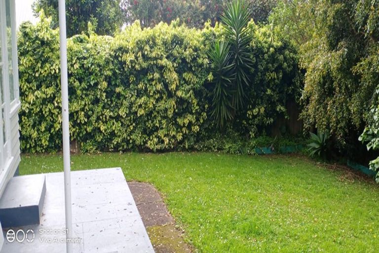 Photo of property in 239 Hepburn Road, Glendene, Auckland, 0602
