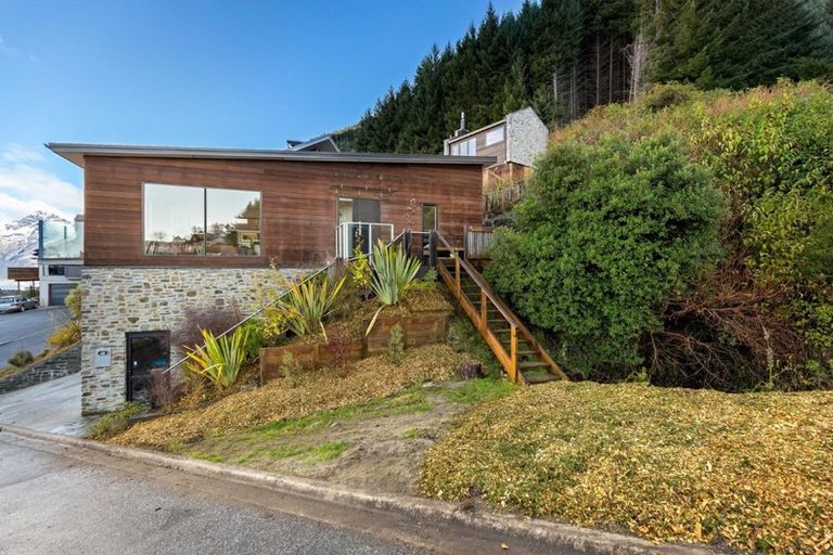 Photo of property in 45 Dart Place, Fernhill, Queenstown, 9300