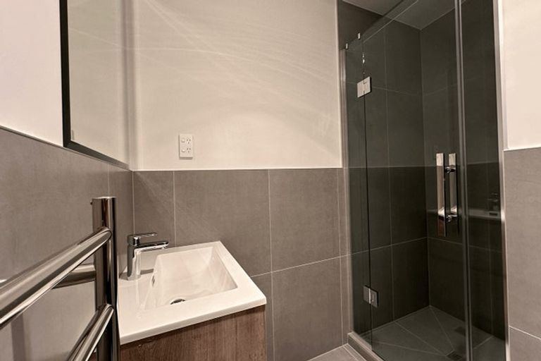 Photo of property in 24 Ramwall Place, Weymouth, Auckland, 2103