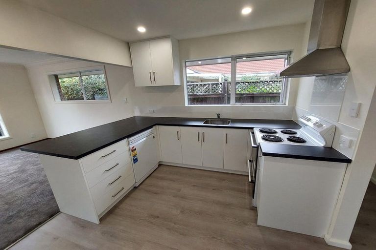 Photo of property in 9 Camberwell Place, Avonhead, Christchurch, 8042