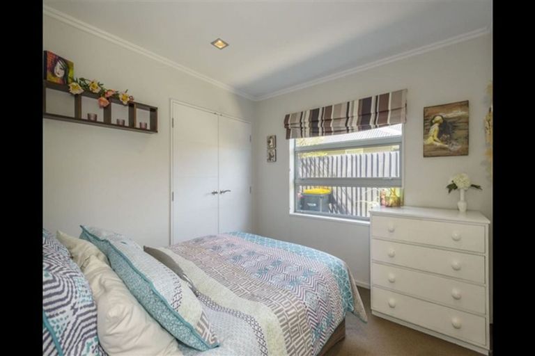 Photo of property in 29 Woodhaven Place, Parklands, Christchurch, 8083