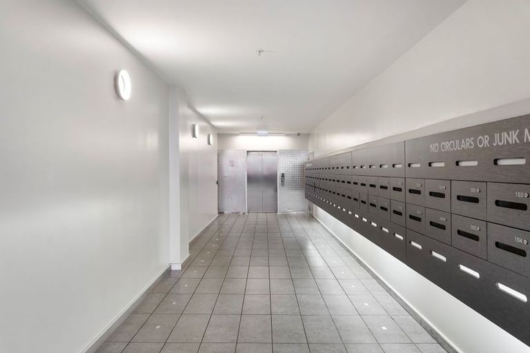 Photo of property in City Lodge, 507/115 Vivian Street, Te Aro, Wellington, 6011