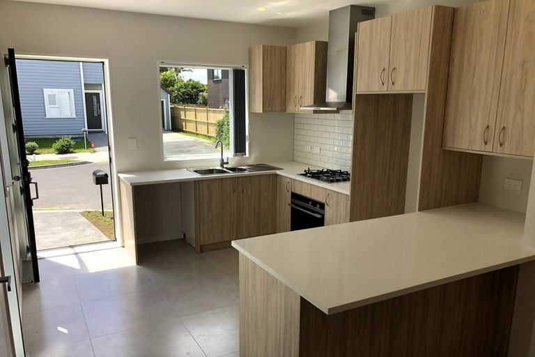Photo of property in 6 Riroriro Close, Papakura, 2110
