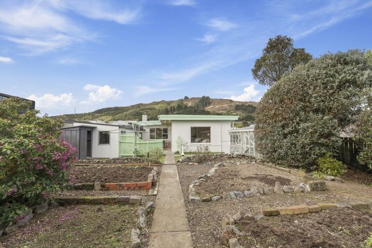 Photo of property in 39 Coates Street, Tawa, Wellington, 5028
