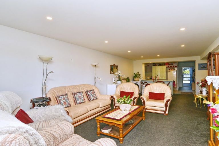 Photo of property in 2/272 Marine Parade, New Brighton, Christchurch, 8061