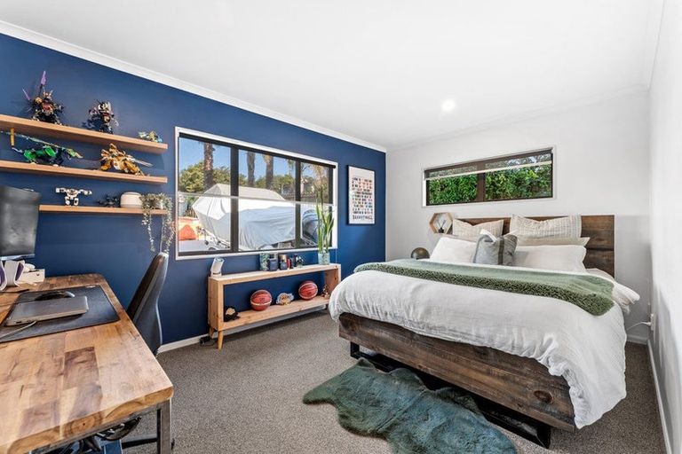 Photo of property in 13 Te Ruru Way, Stanmore Bay, Whangaparaoa, 0932