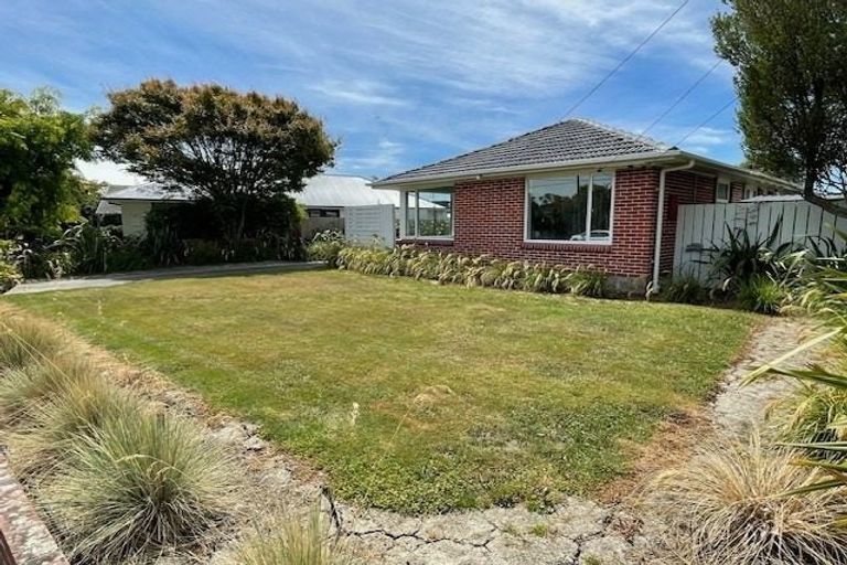 Photo of property in 6 Sevenoaks Drive, Bryndwr, Christchurch, 8053