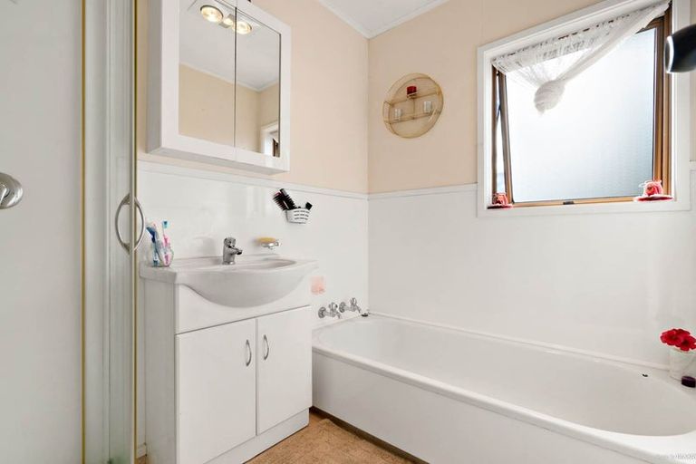 Photo of property in 1/34 Mcleod Road, Henderson, Auckland, 0612