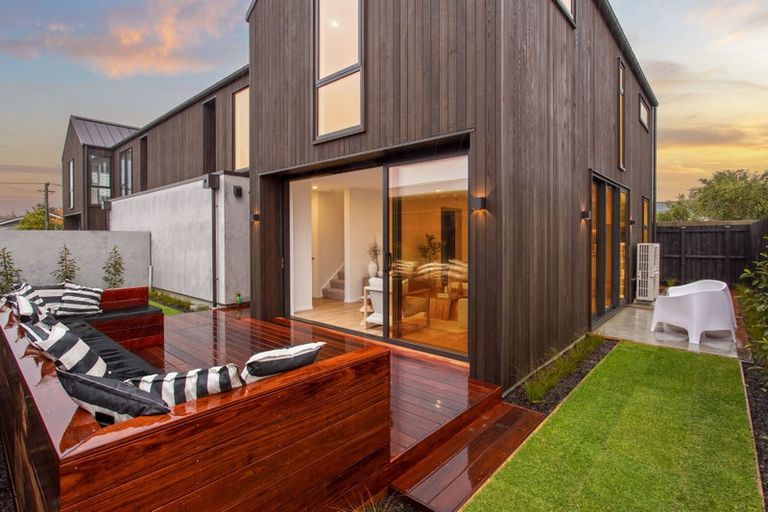 Photo of property in 2/143a Weston Road, St Albans, Christchurch, 8052