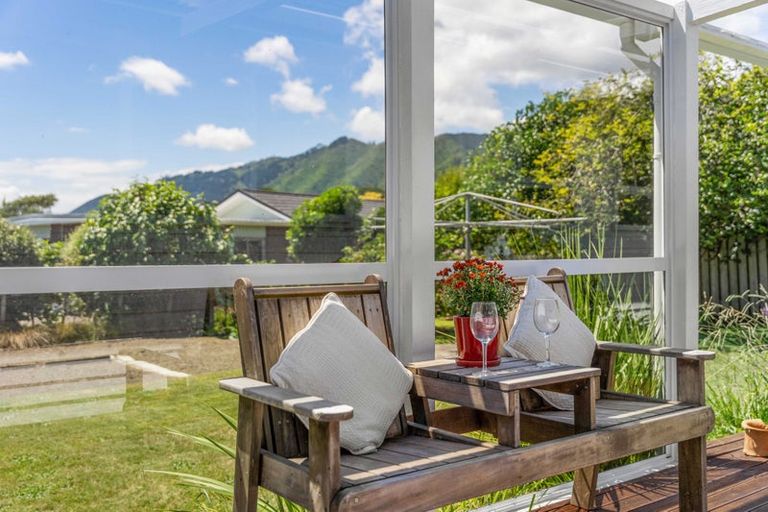 Photo of property in 49 Sylvan Avenue, Waikanae, 5036