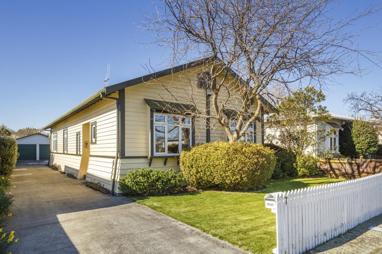 Photo of property in 7 Oxford Street, Hokowhitu, Palmerston North, 4410