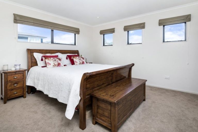 Photo of property in 30 Armstrong Farm Drive, East Tamaki Heights, Auckland, 2016