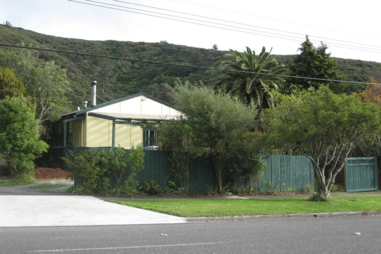 Photo of property in 46 Tawhai Street, Stokes Valley, Lower Hutt, 5019