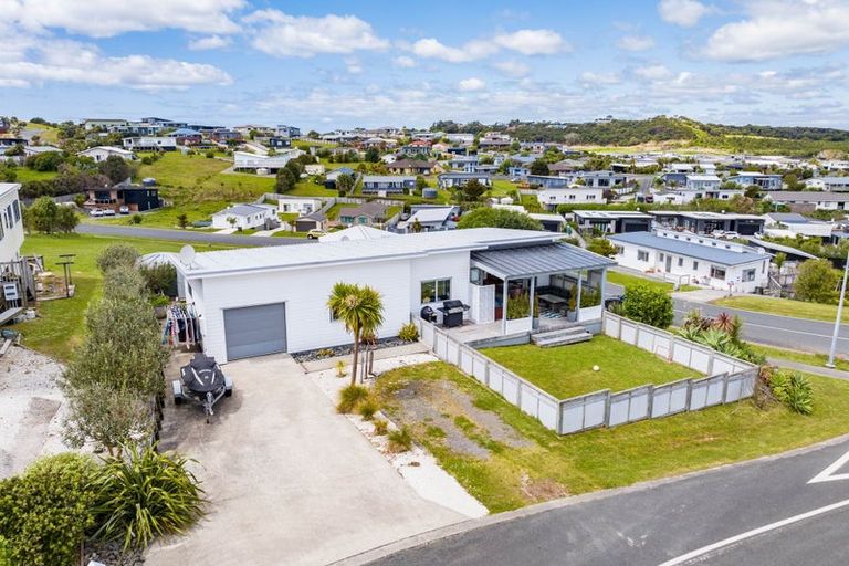 Photo of property in 14 Parklands Avenue, Mangawhai Heads, Mangawhai, 0505