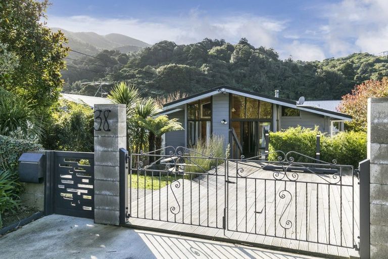 Photo of property in 38a Silverstream Road, Crofton Downs, Wellington, 6035