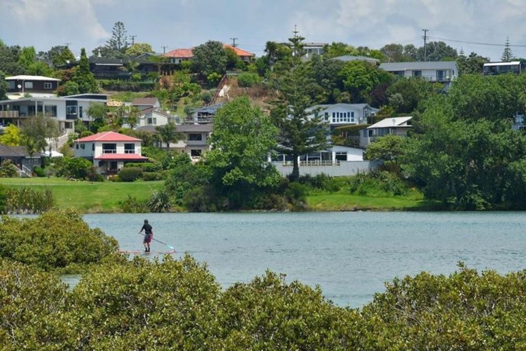 Photo of property in 52 Settlers Grove, Orewa, 0931