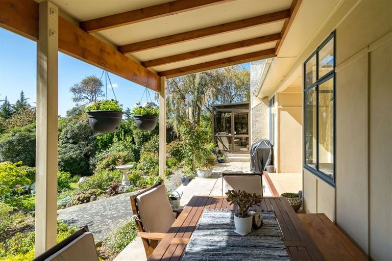 Photo of property in 1 Saint Ronans Road, Macandrew Bay, Dunedin, 9077