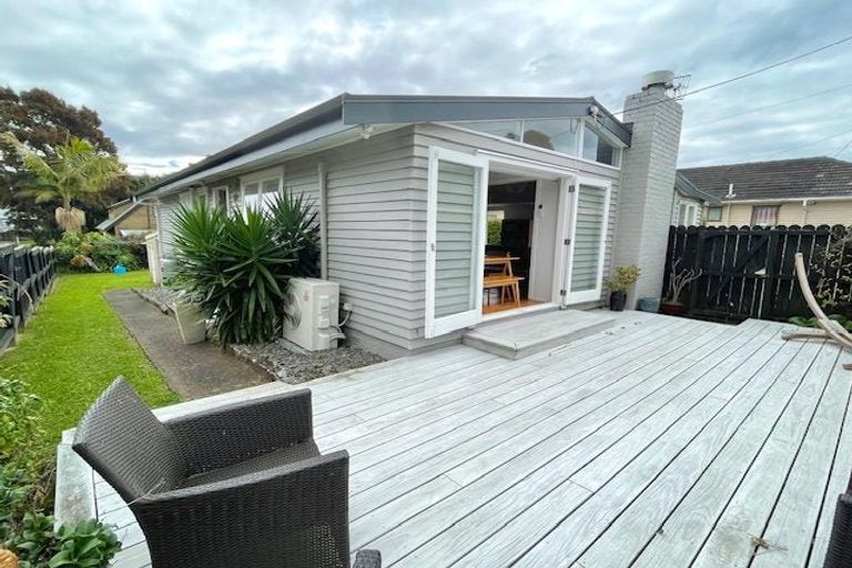 Photo of property in 1/47 Selwyn Crescent, Forrest Hill, Auckland, 0620