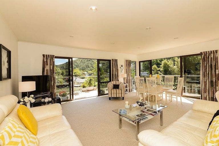 Photo of property in 243a Waikawa Road, Waikawa, Picton, 7220