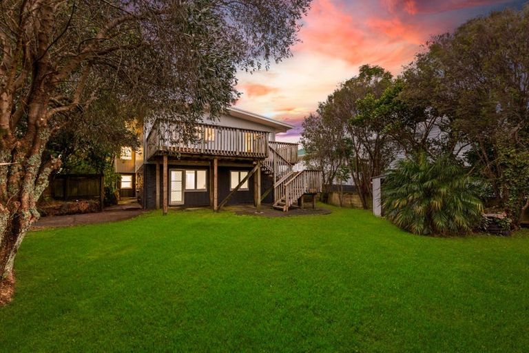 Photo of property in 74 Waimumu Road, Massey, Auckland, 0614