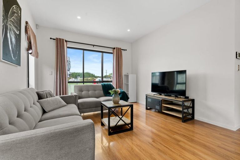 Photo of property in 11 Sapwood Crescent, Takanini, 2110