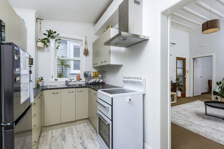 Photo of property in 33 Waimana Avenue, Northcote Point, Auckland, 0627