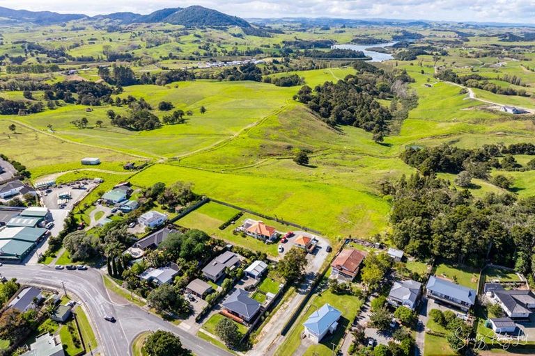Photo of property in 6 Whaka Street, Maungaturoto, 0520