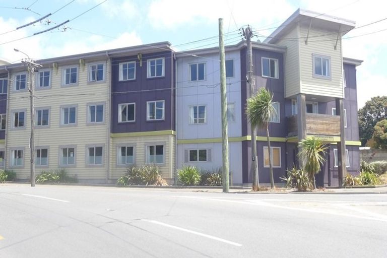 Photo of property in Basin Reserve Complex, 13/4 Sussex Street, Mount Cook, Wellington, 6021