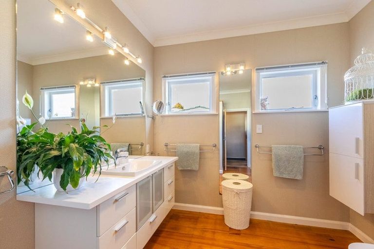 Photo of property in 24 Auckland Road, Greenmeadows, Napier, 4112