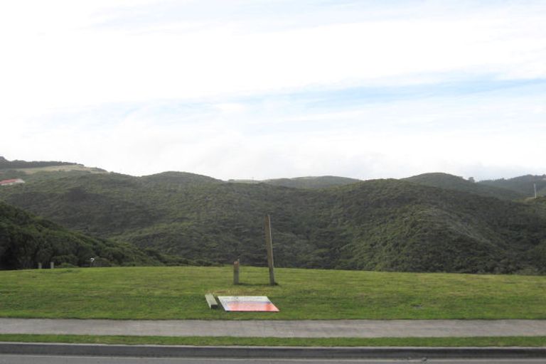 Photo of property in 31 Tamworth Crescent, Newlands, Wellington, 6037