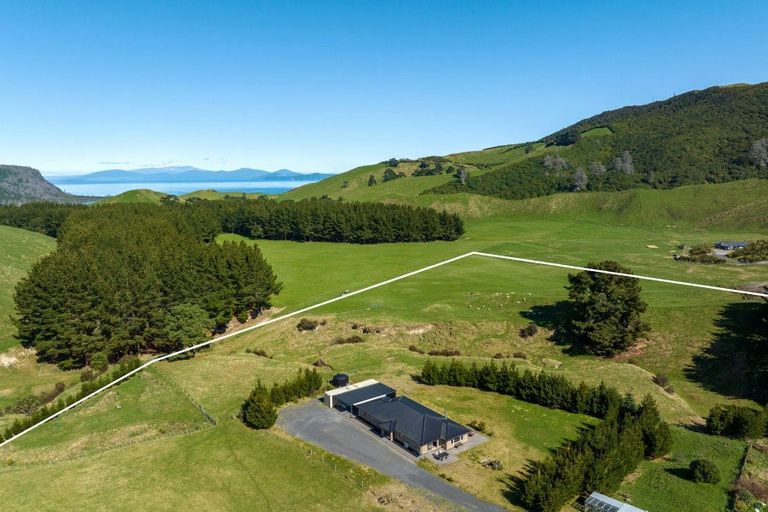 Photo of property in 57 Charnley Way, Kinloch, Taupo, 3385