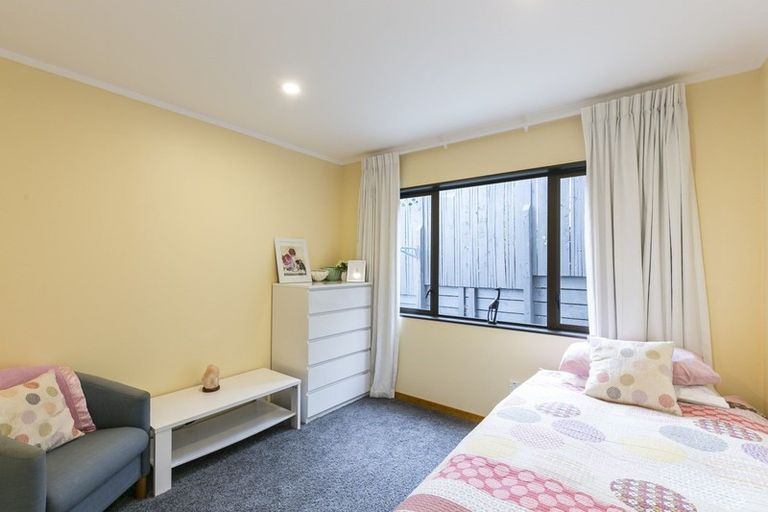 Photo of property in 25a Spenmoor Street, Newlands, Wellington, 6037