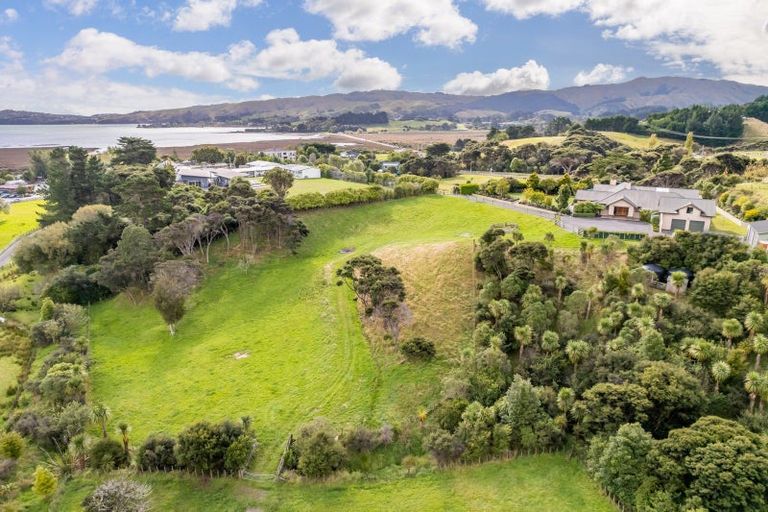 Photo of property in 32 Paekakariki Hill Road, Pauatahanui, Porirua, 5381